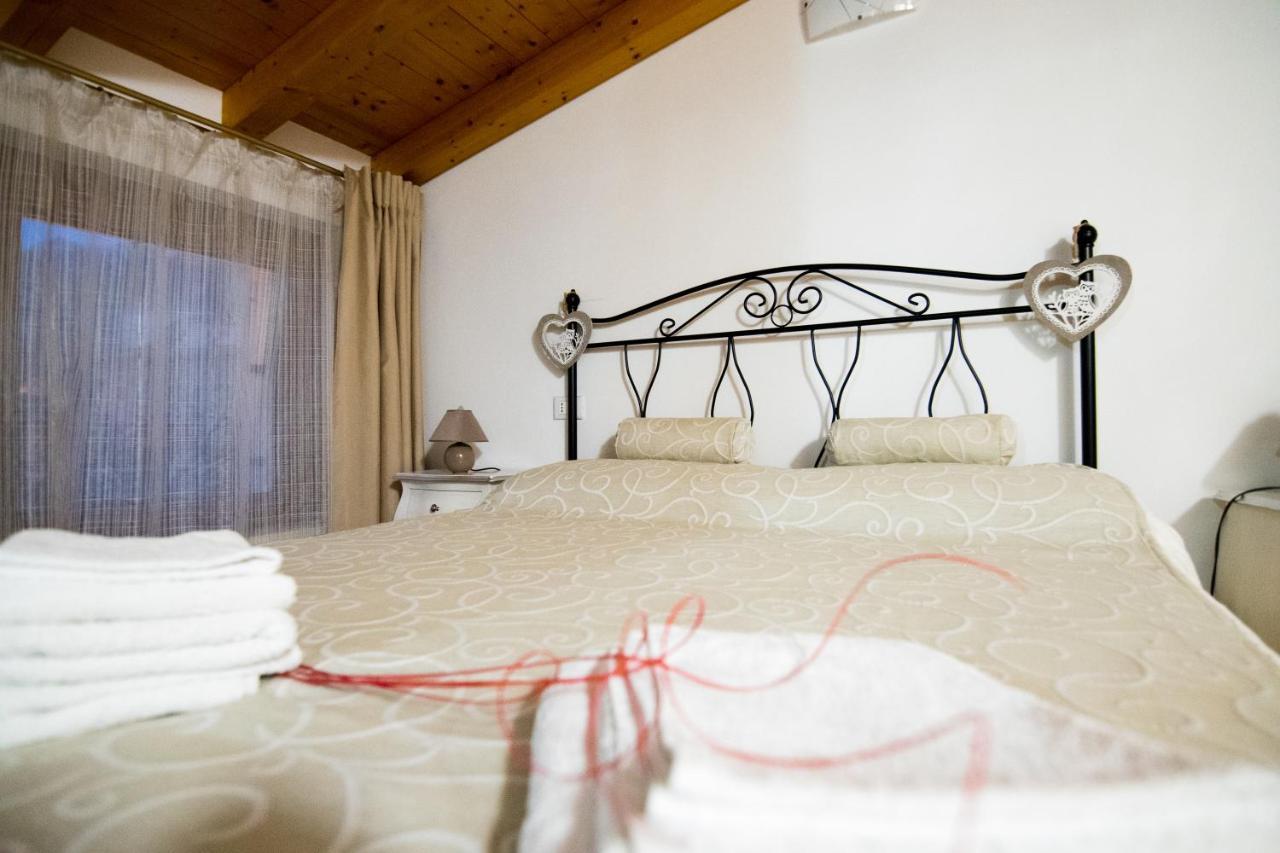 B&B Al Vicolo Di Mezzo Monzambano Bagian luar foto