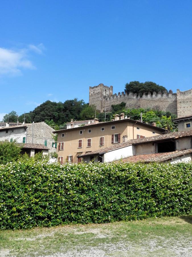B&B Al Vicolo Di Mezzo Monzambano Bagian luar foto