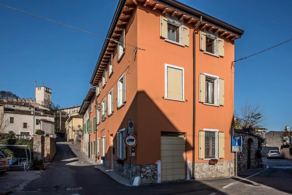 B&B Al Vicolo Di Mezzo Monzambano Bagian luar foto